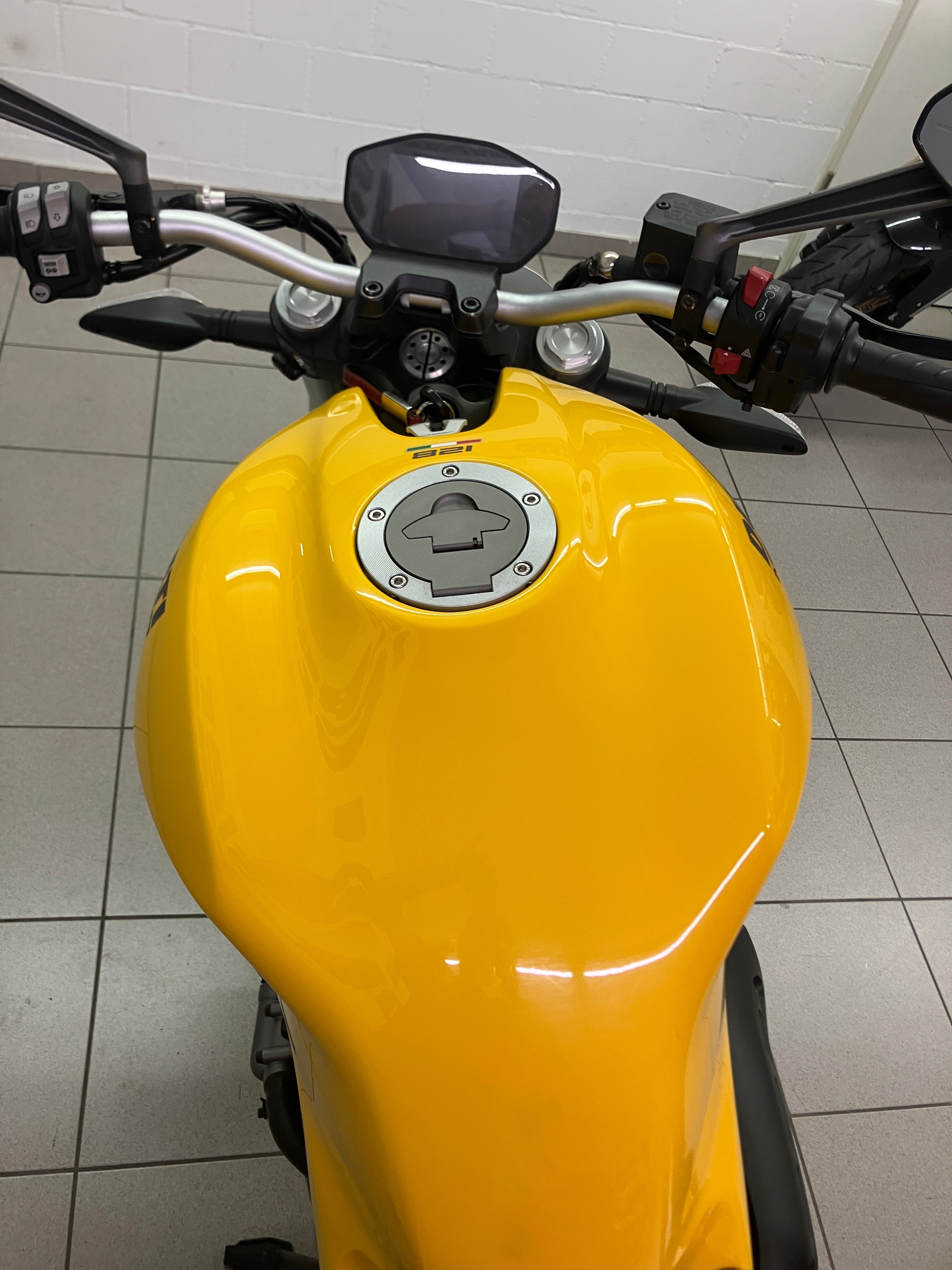 DUCATI Monster 821-image-6