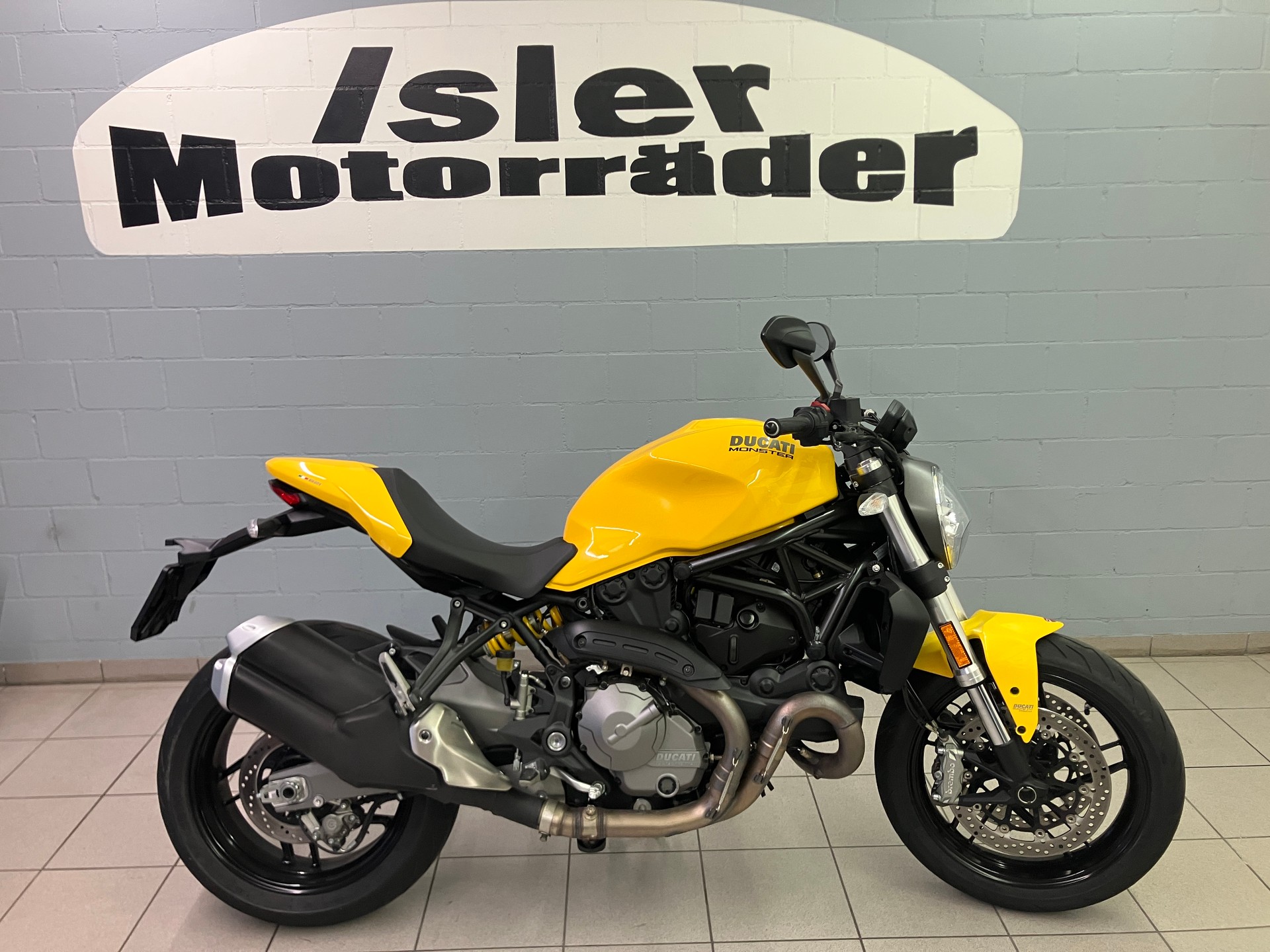 DUCATI Monster 821