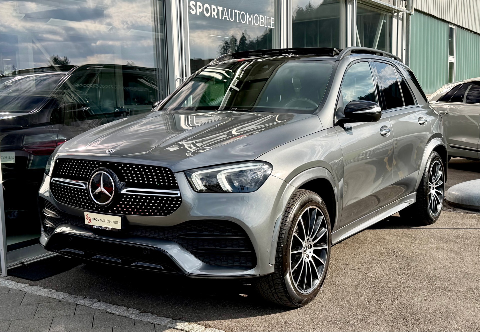 MERCEDES-BENZ GLE 300 d 4Matic AMG Line 9G-Tronic-showroom-element-2