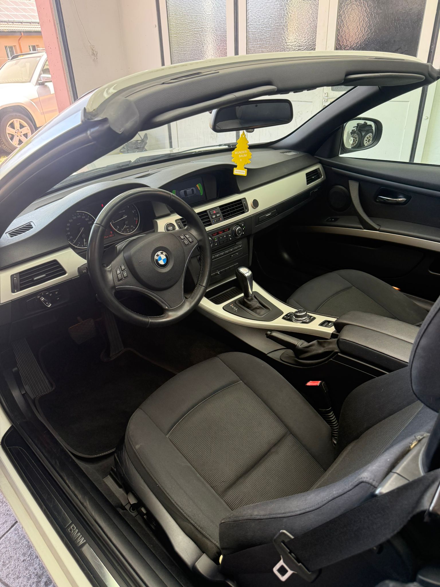 BMW 320i Cabriolet Steptronic-image-6