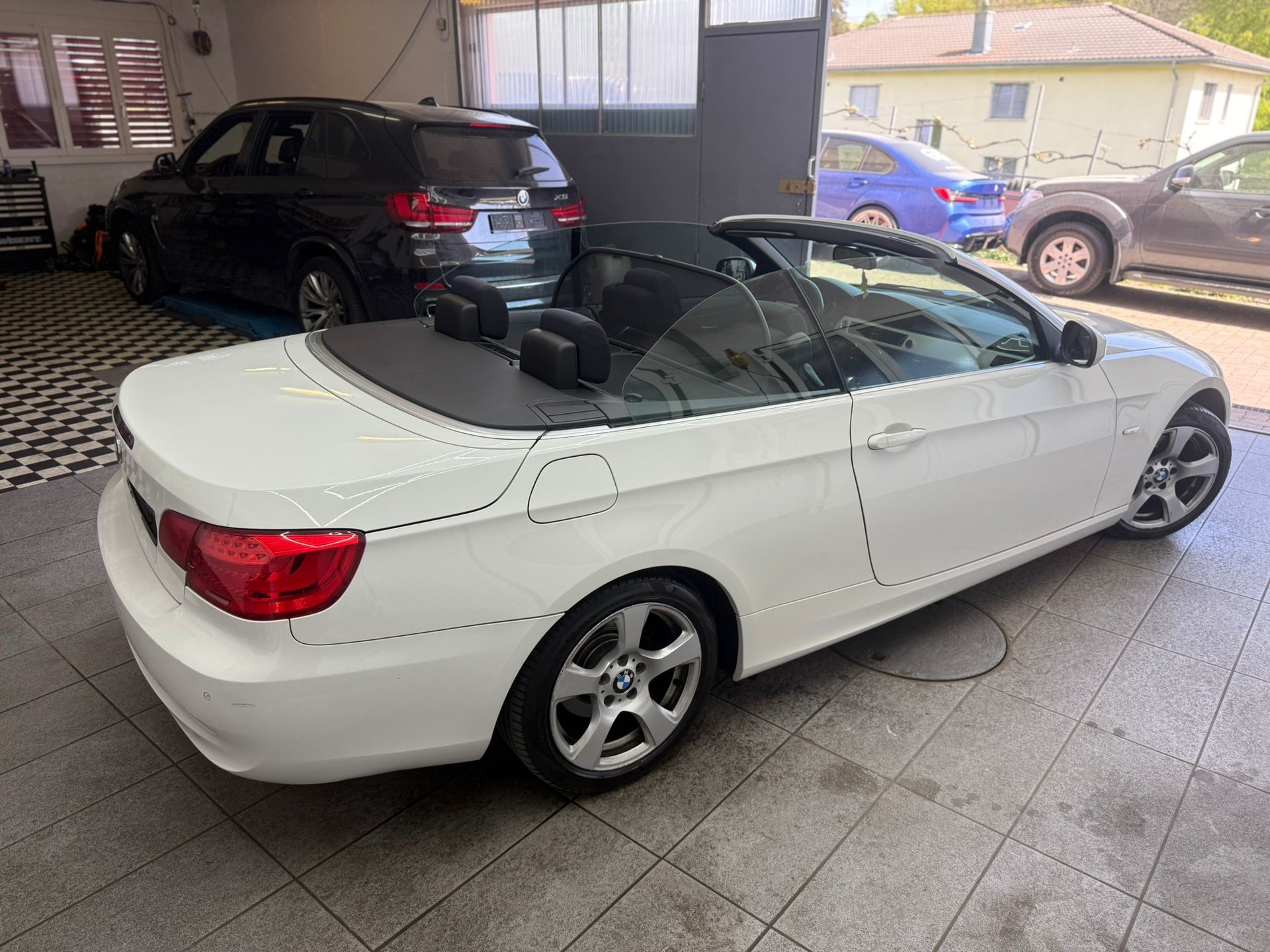 BMW 320i Cabriolet Steptronic-image-2