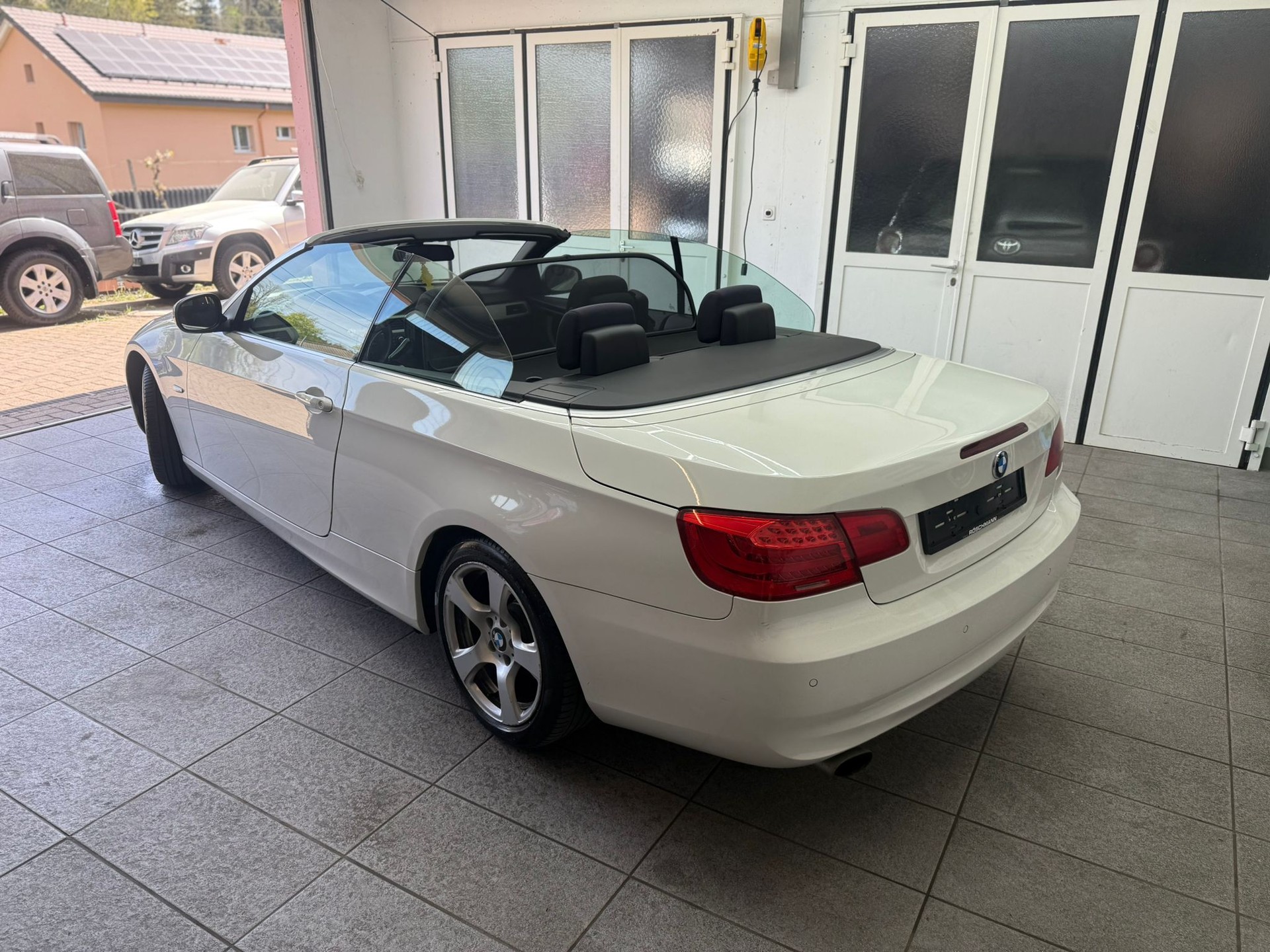 BMW 320i Cabriolet Steptronic-image-1