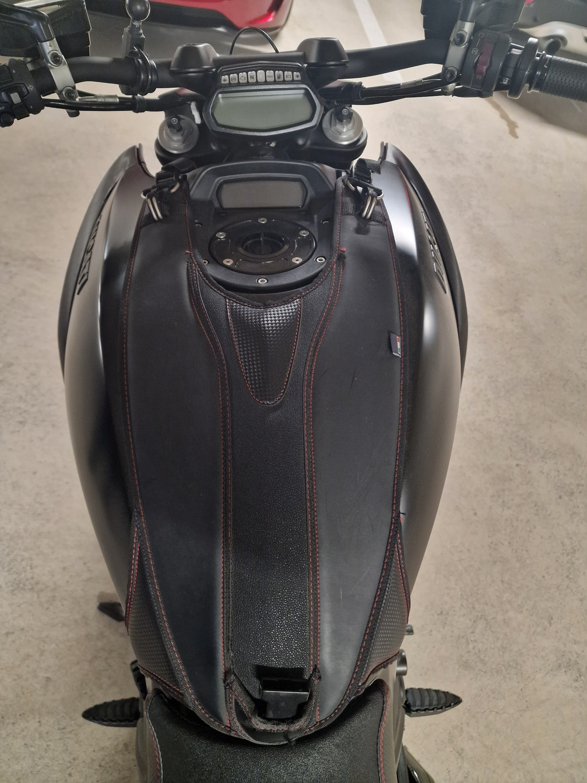 DUCATI Diavel 1200 Dark-image-2