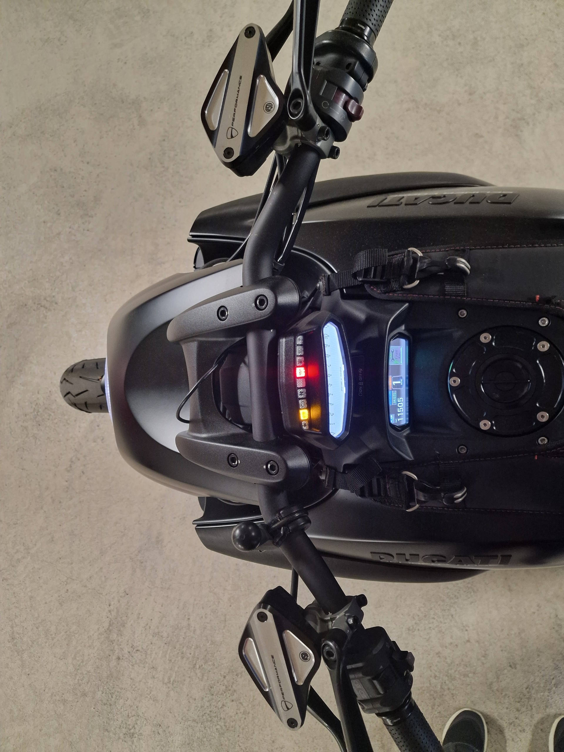 DUCATI Diavel 1200 Dark-image-3