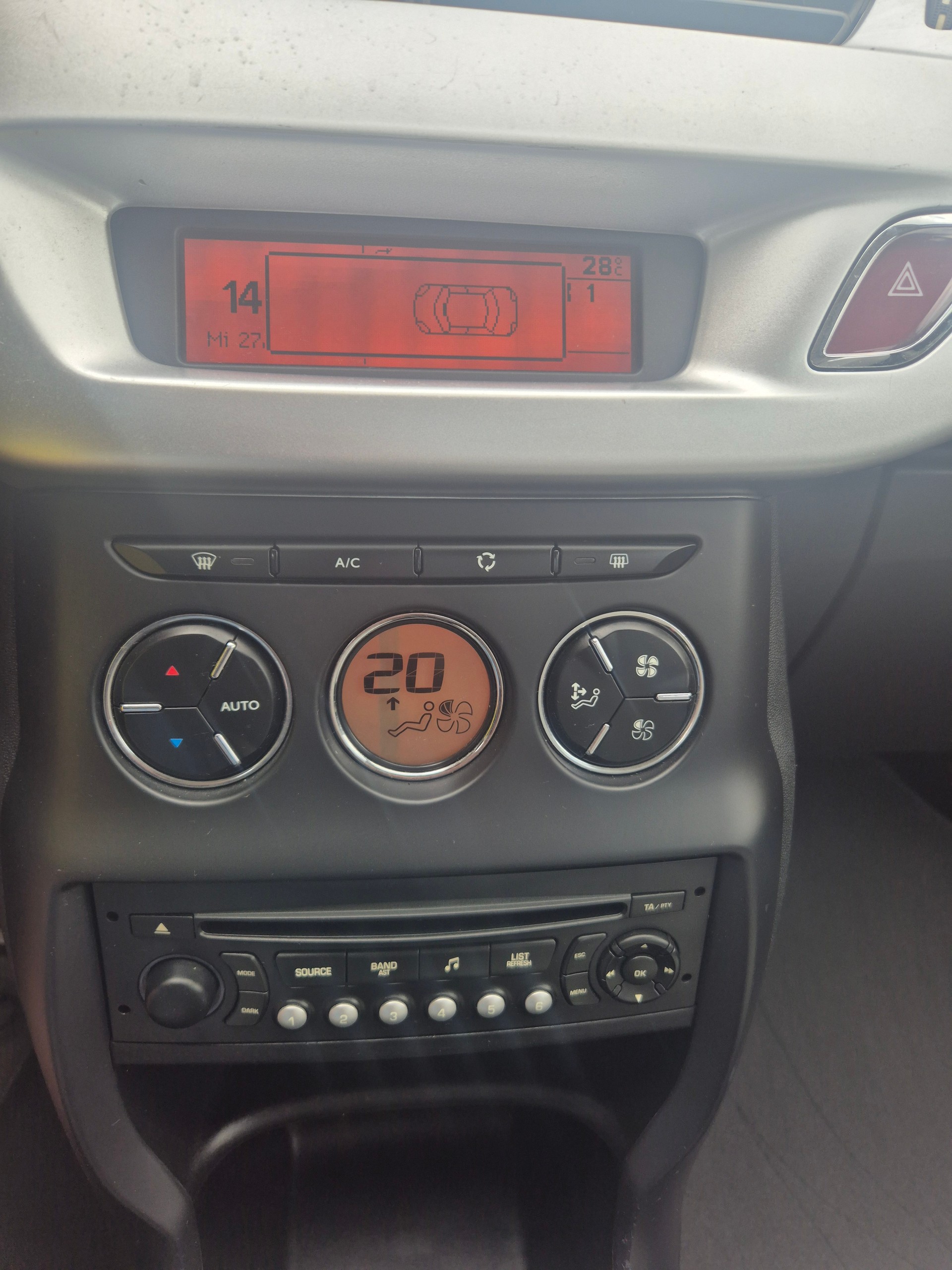 CITROEN C3 1.4i 16V Exclusive-image-14