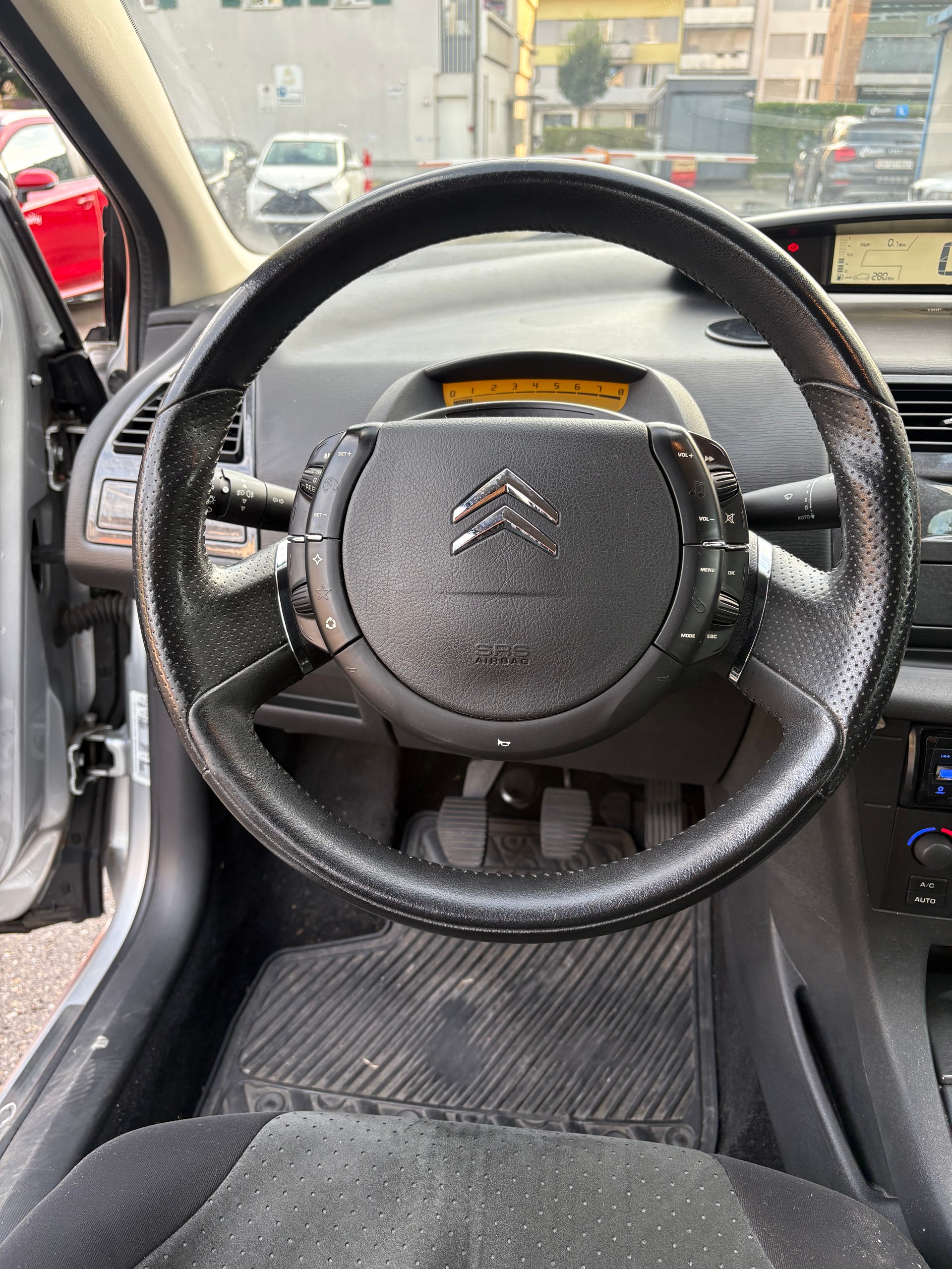 CITROEN C4 Berline 2.0i 16V Exclusive-image-8