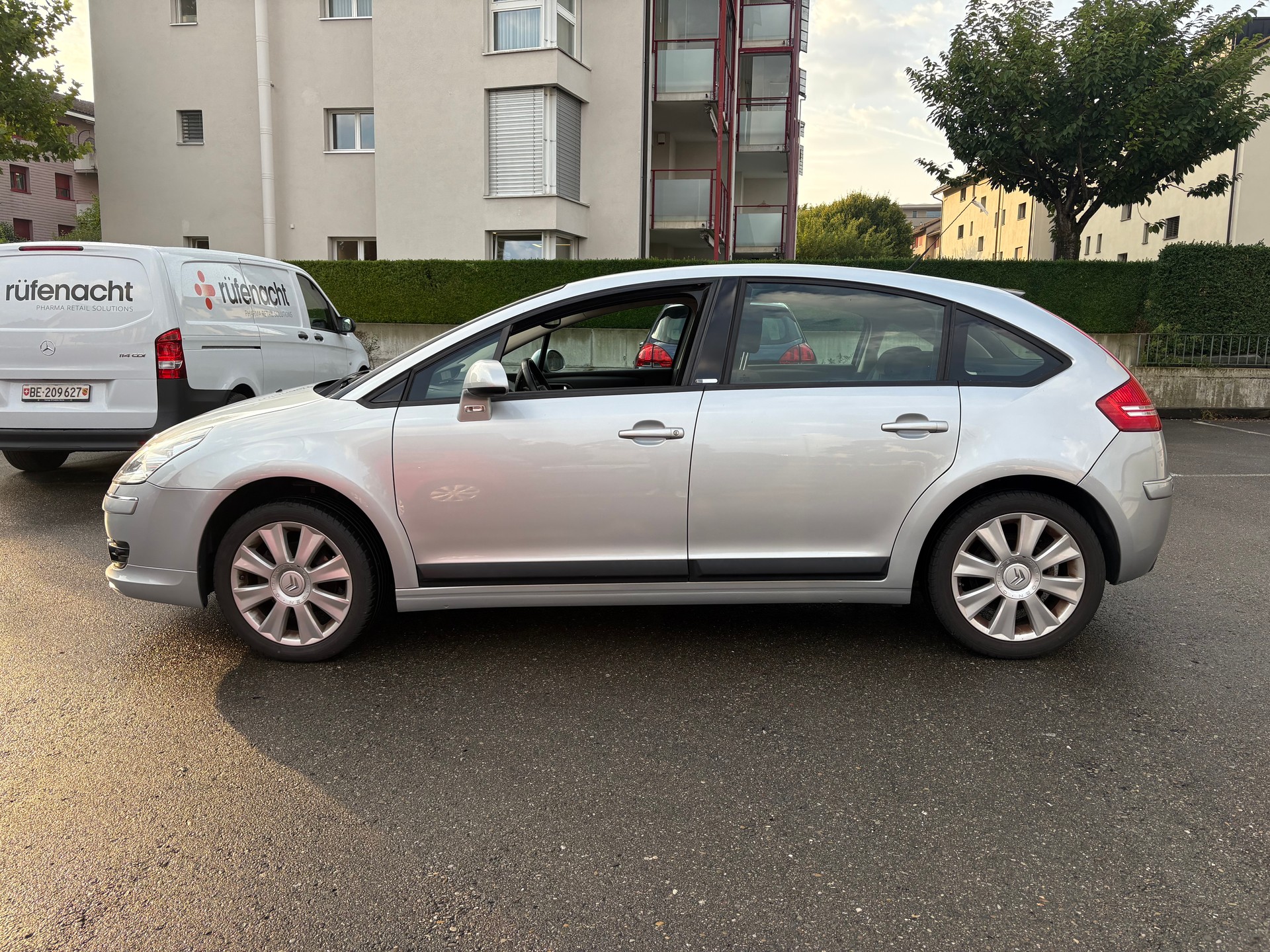CITROEN C4 Berline 2.0i 16V Exclusive-showroom-element-2
