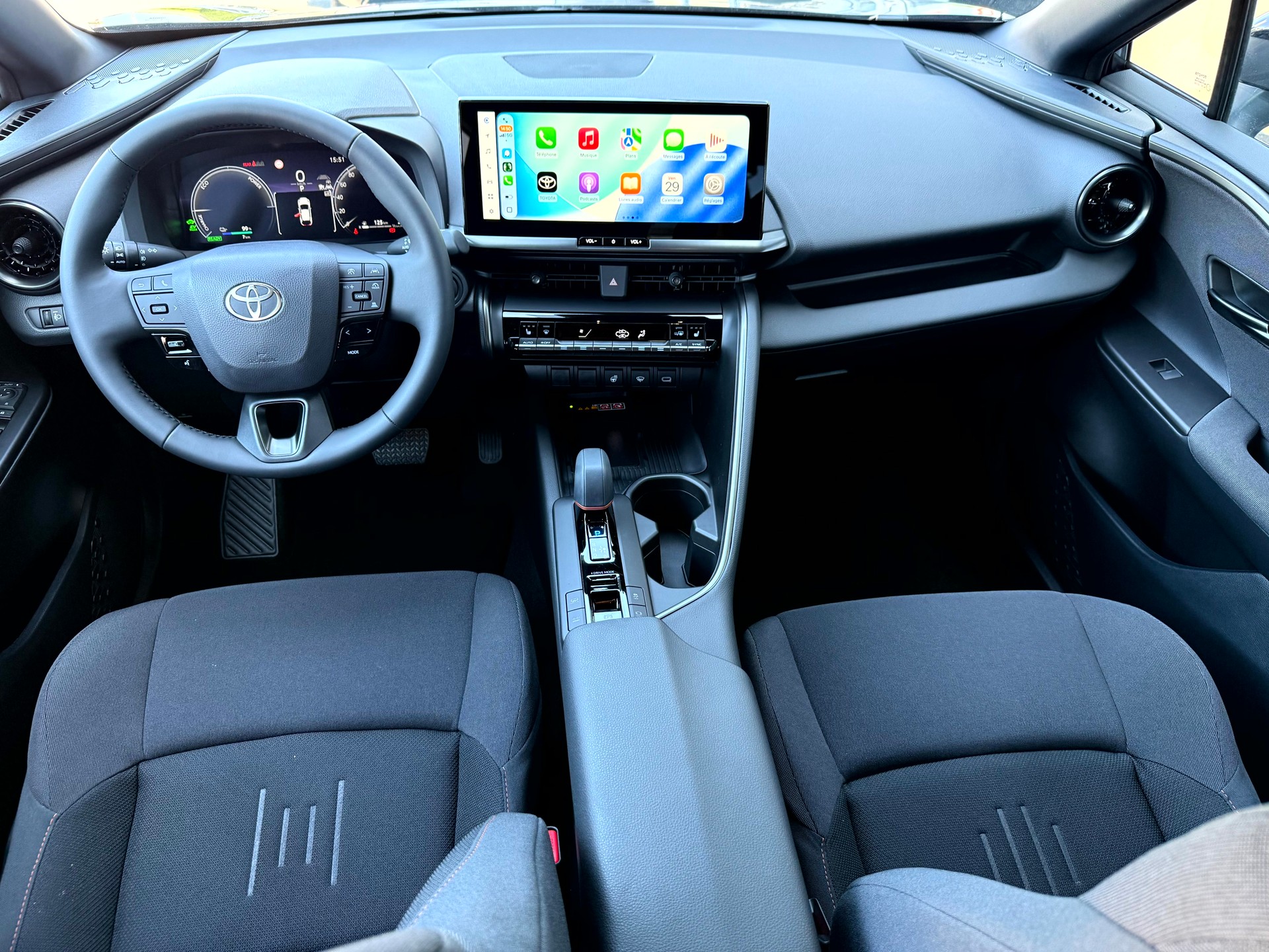 TOYOTA C-HR 2.0 PHEV CVT Swiss Edition-image-17
