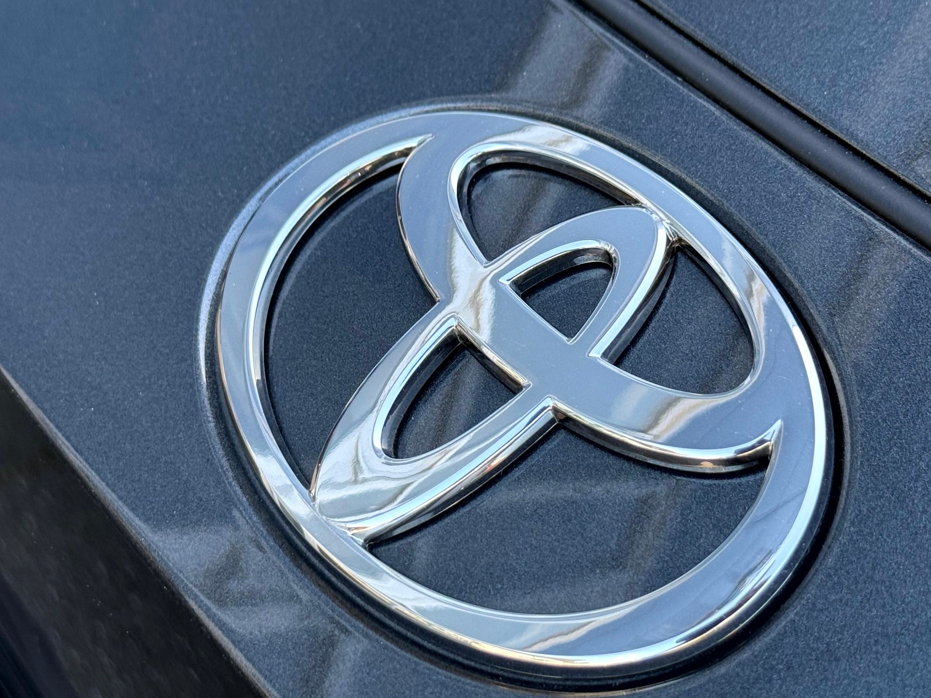 TOYOTA C-HR 2.0 PHEV CVT Swiss Edition-showroom-element-2