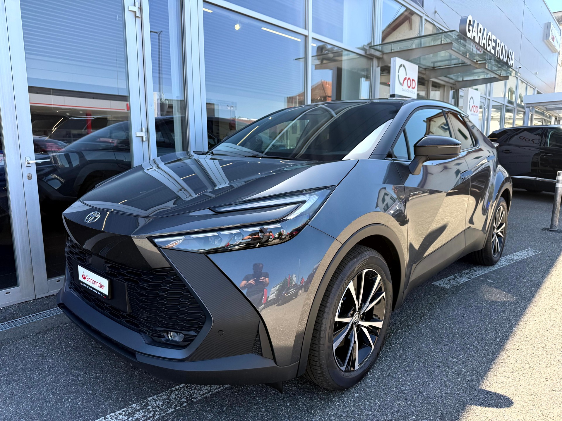 TOYOTA C-HR 2.0 PHEV CVT Swiss Edition-image-30
