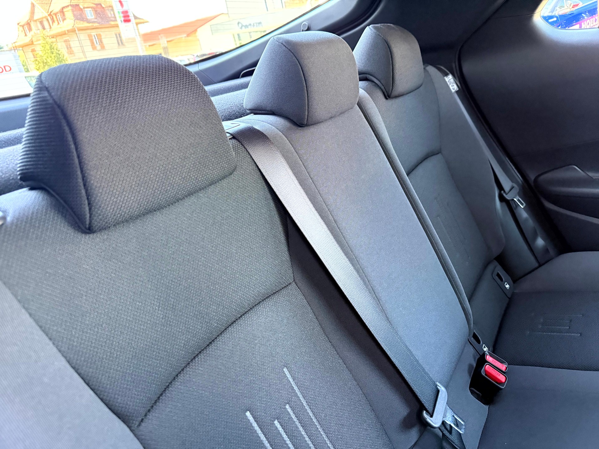 TOYOTA C-HR 2.0 PHEV CVT Swiss Edition-image-16