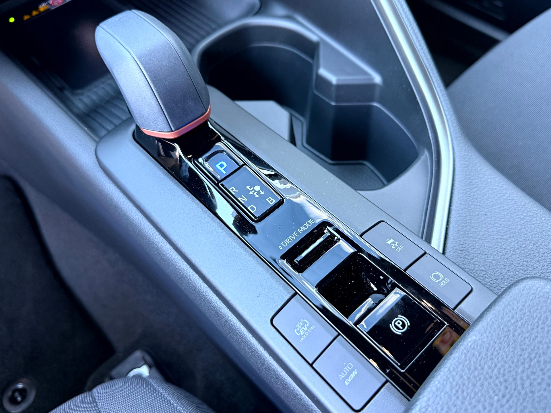 TOYOTA C-HR 2.0 PHEV CVT Swiss Edition-image-26