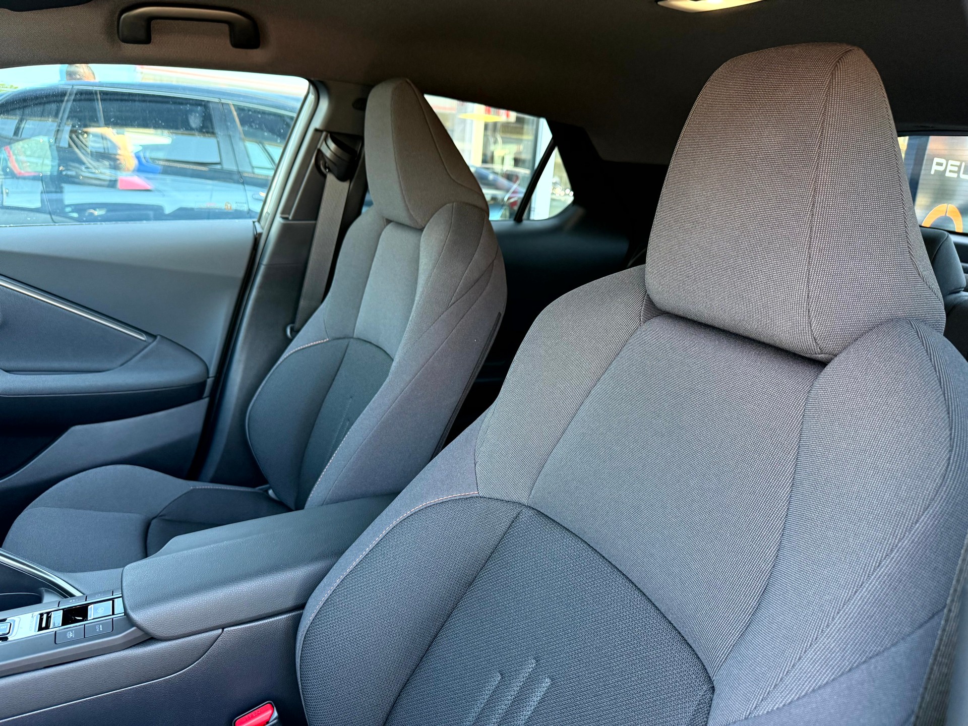 TOYOTA C-HR 2.0 PHEV CVT Swiss Edition-image-19