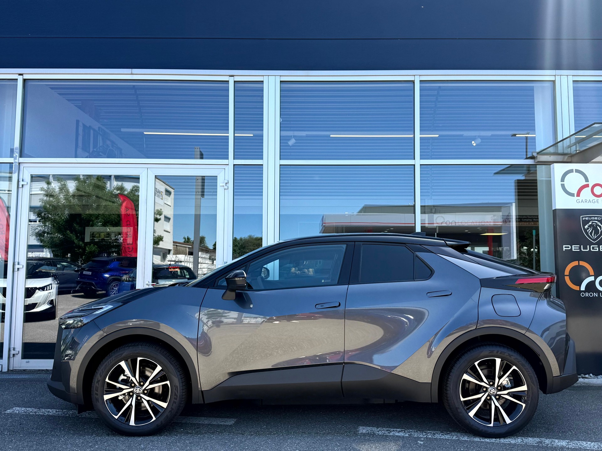 TOYOTA C-HR 2.0 PHEV CVT Swiss Edition-image-6