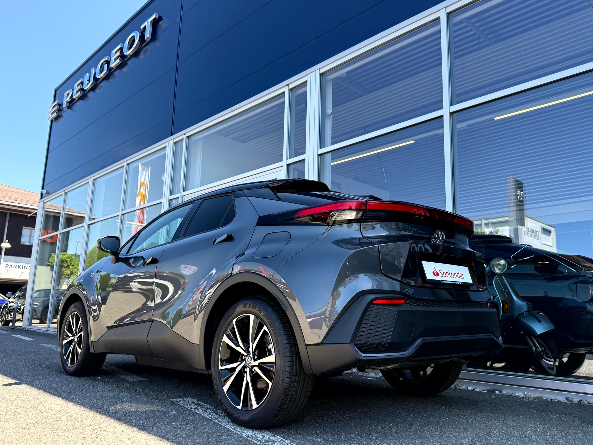 TOYOTA C-HR 2.0 PHEV CVT Swiss Edition-image-7