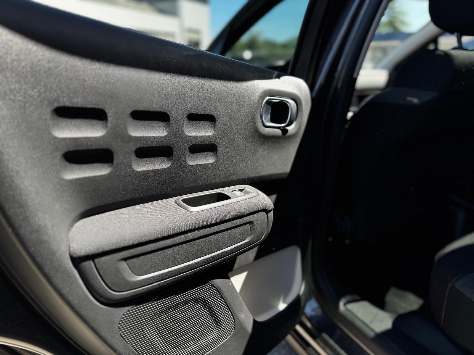 CITROEN C3 1.2i PureTech Shine EAT6-image-14