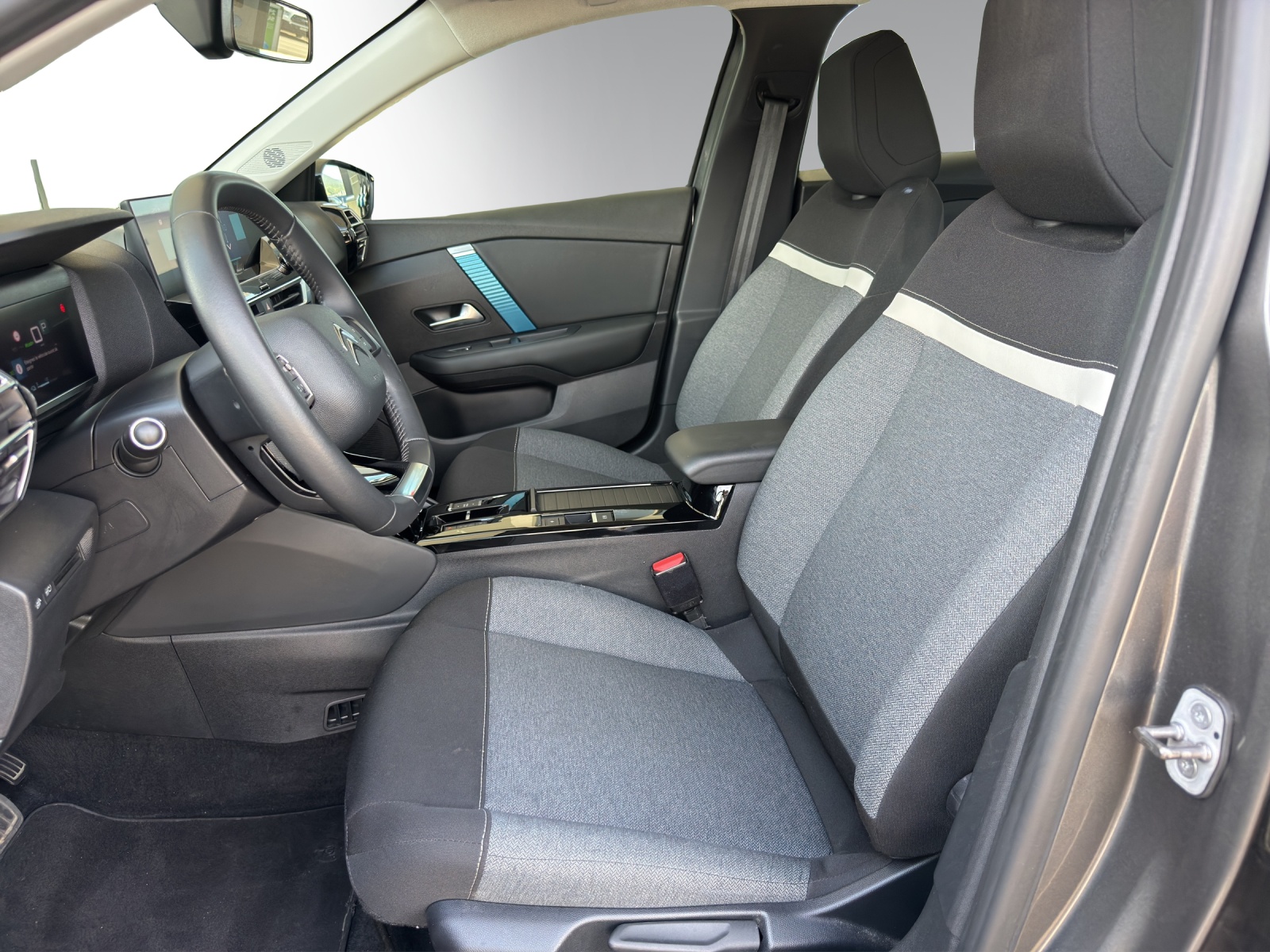 CITROEN C4 Electric Swiss Ed.-image-7