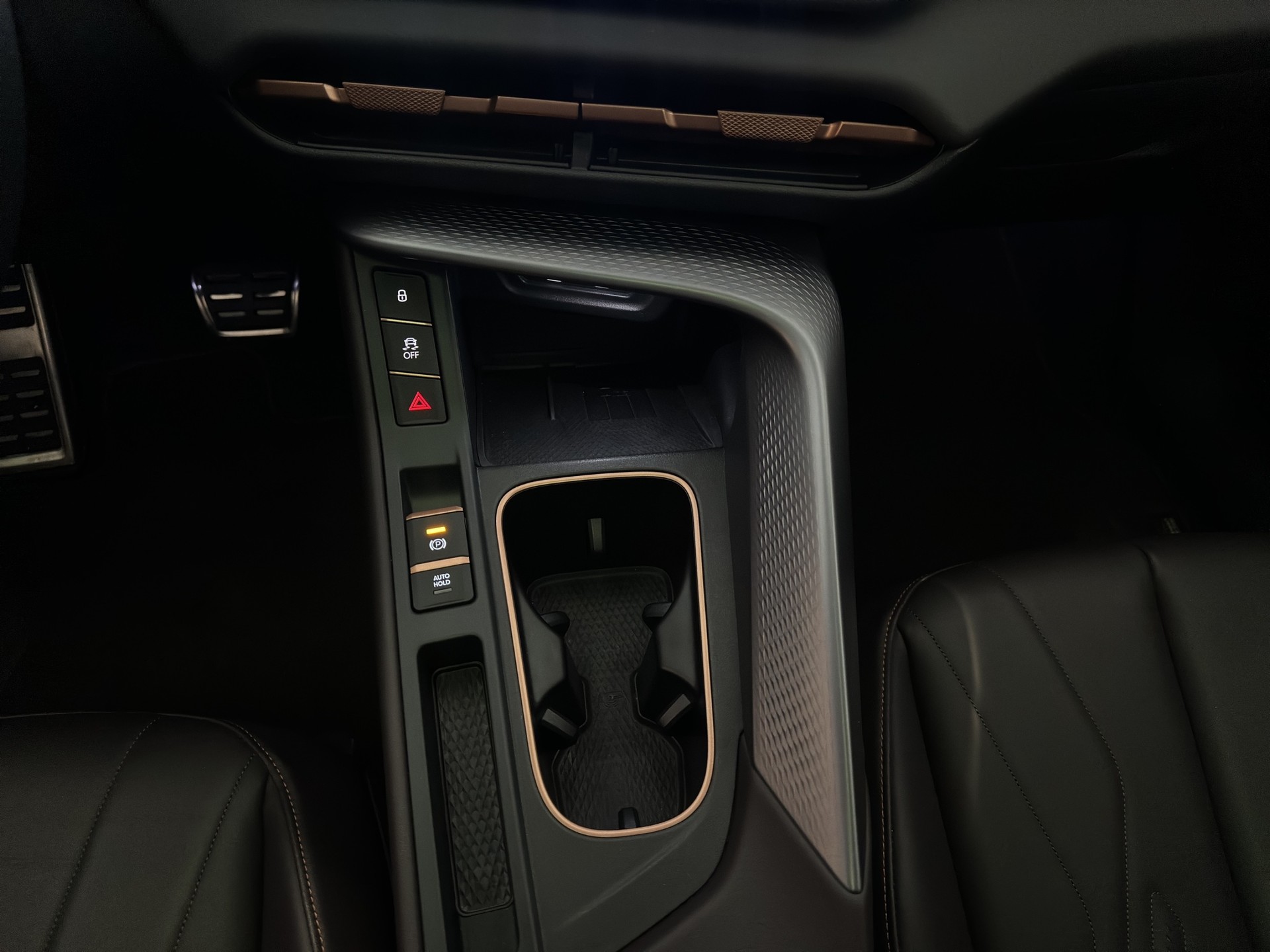 CUPRA Terramar 1.5 eHybrid DSG VZ-image-19