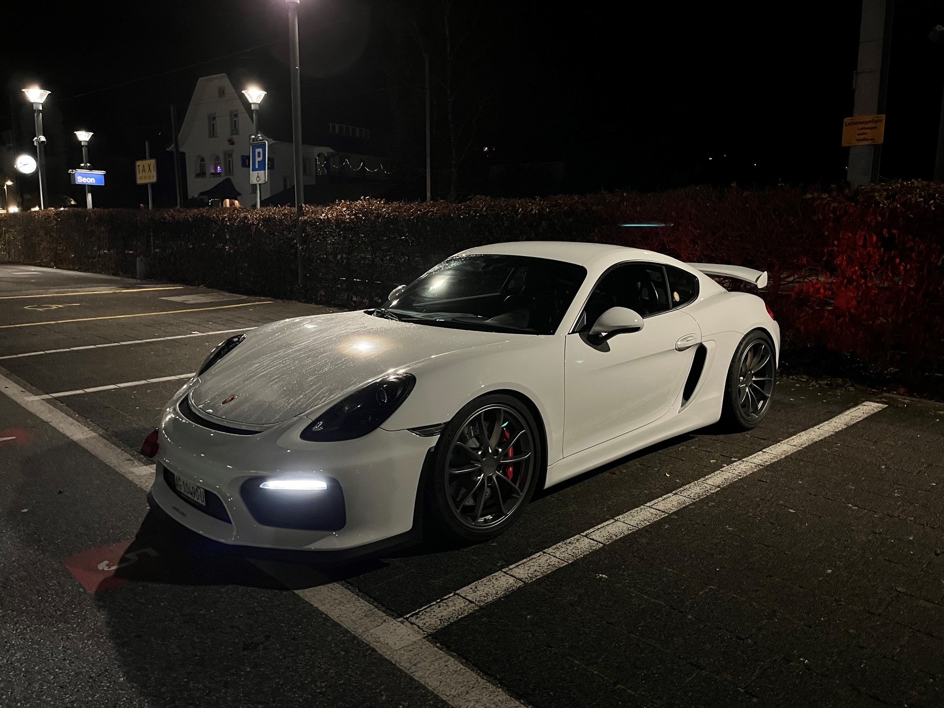 PORSCHE Cayman GT4 MR-image-11