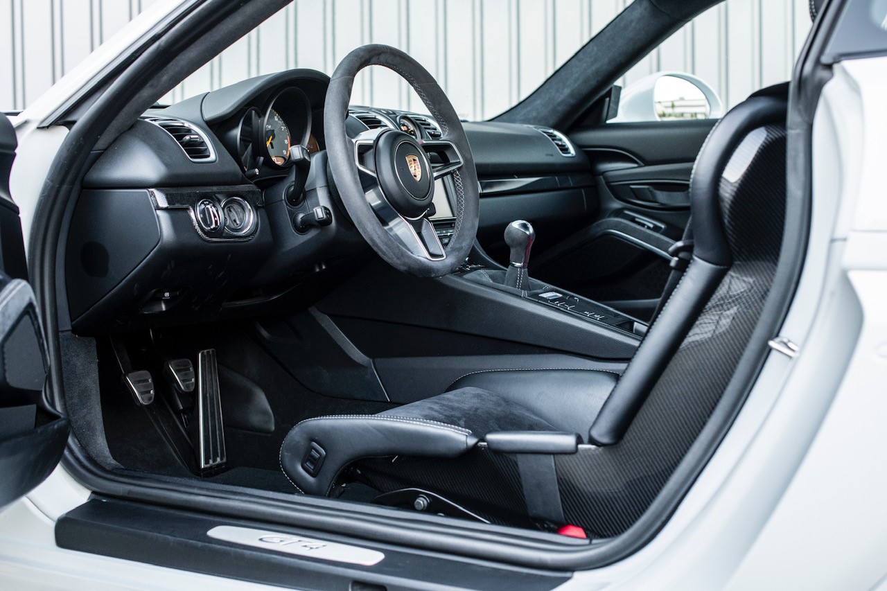 PORSCHE Cayman GT4 MR-image-9