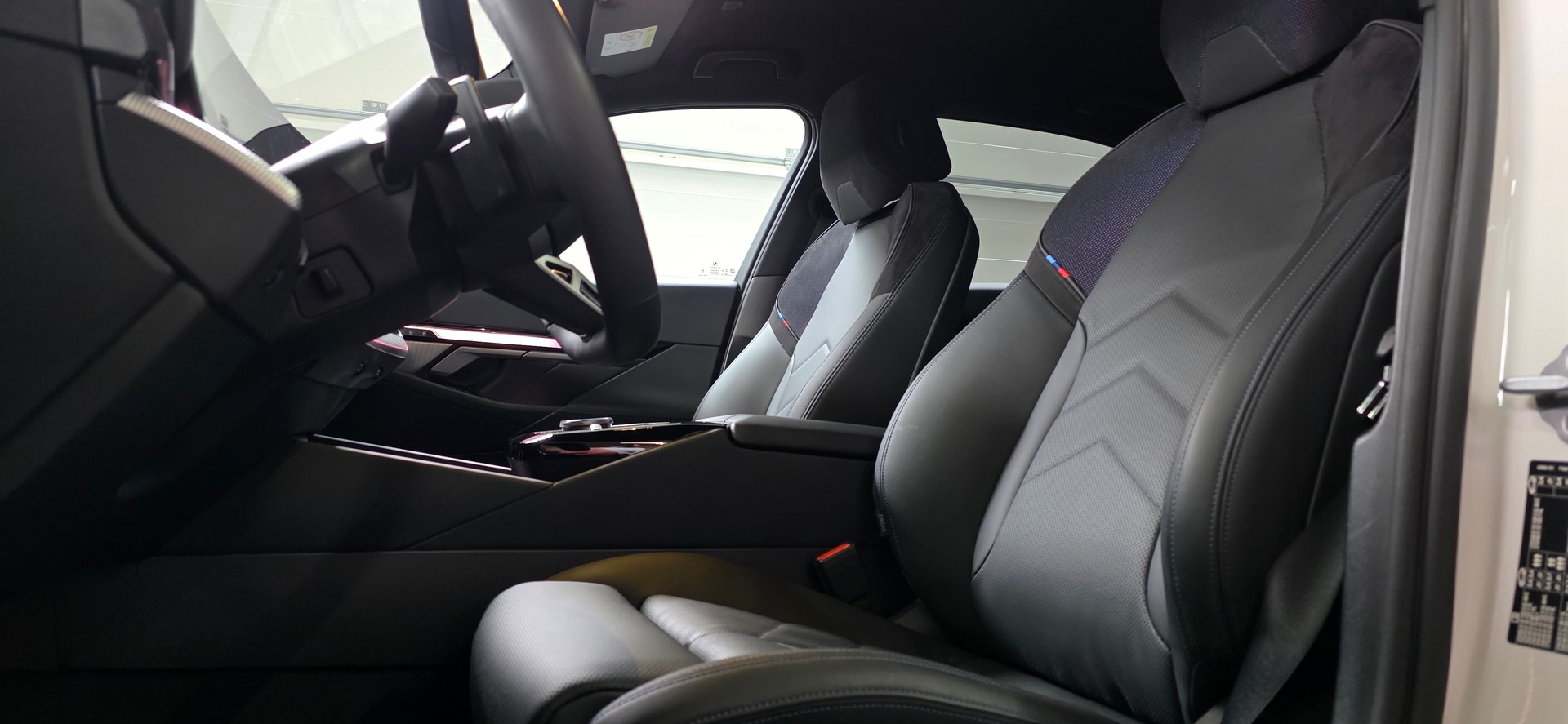 BMW 520d 48V M Sport Steptronic *Sitzkühlung & Heizung*Rückfahrkamera*Elektrische Sitze*Ambientelicht*-image-10