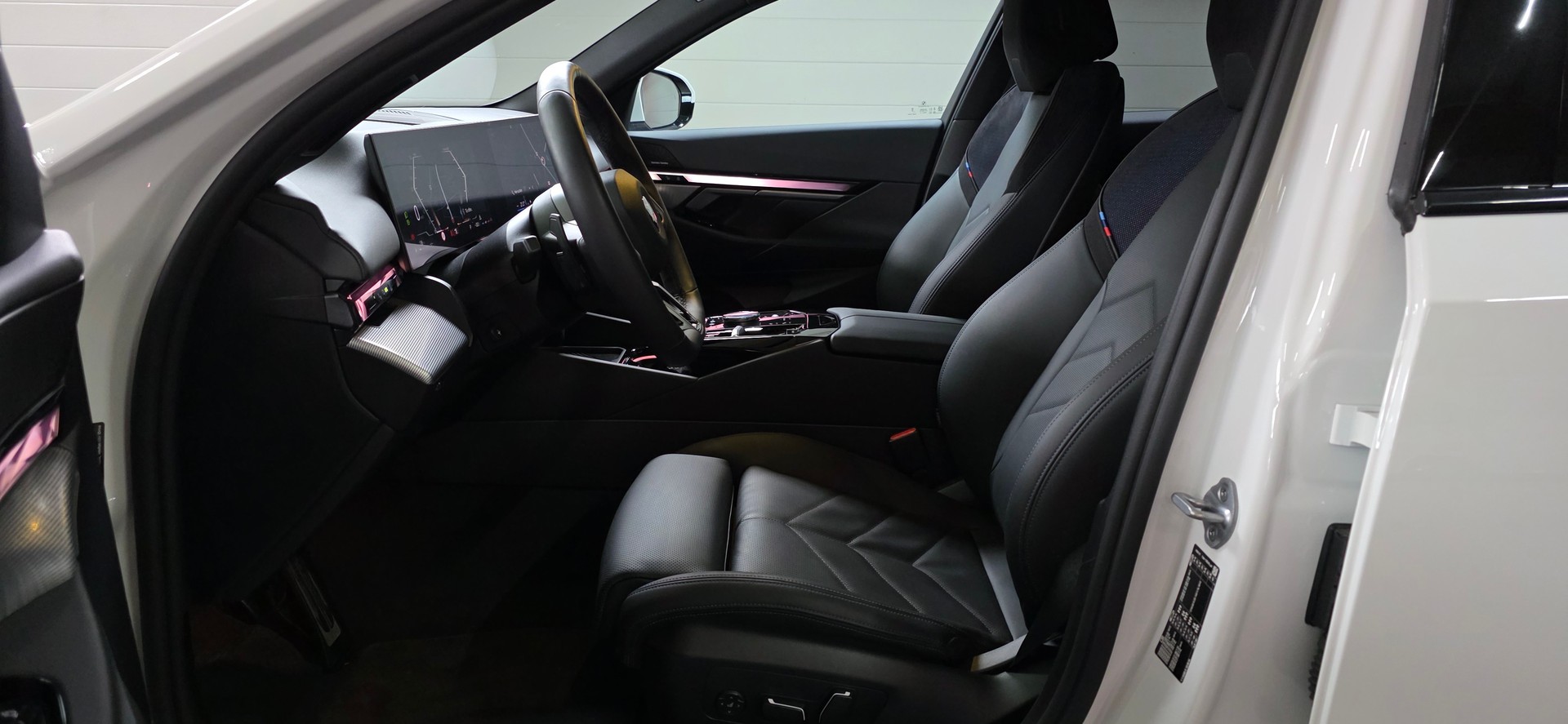 BMW 520d 48V M Sport Steptronic *Sitzkühlung & Heizung*Rückfahrkamera*Elektrische Sitze*Ambientelicht*-image-9
