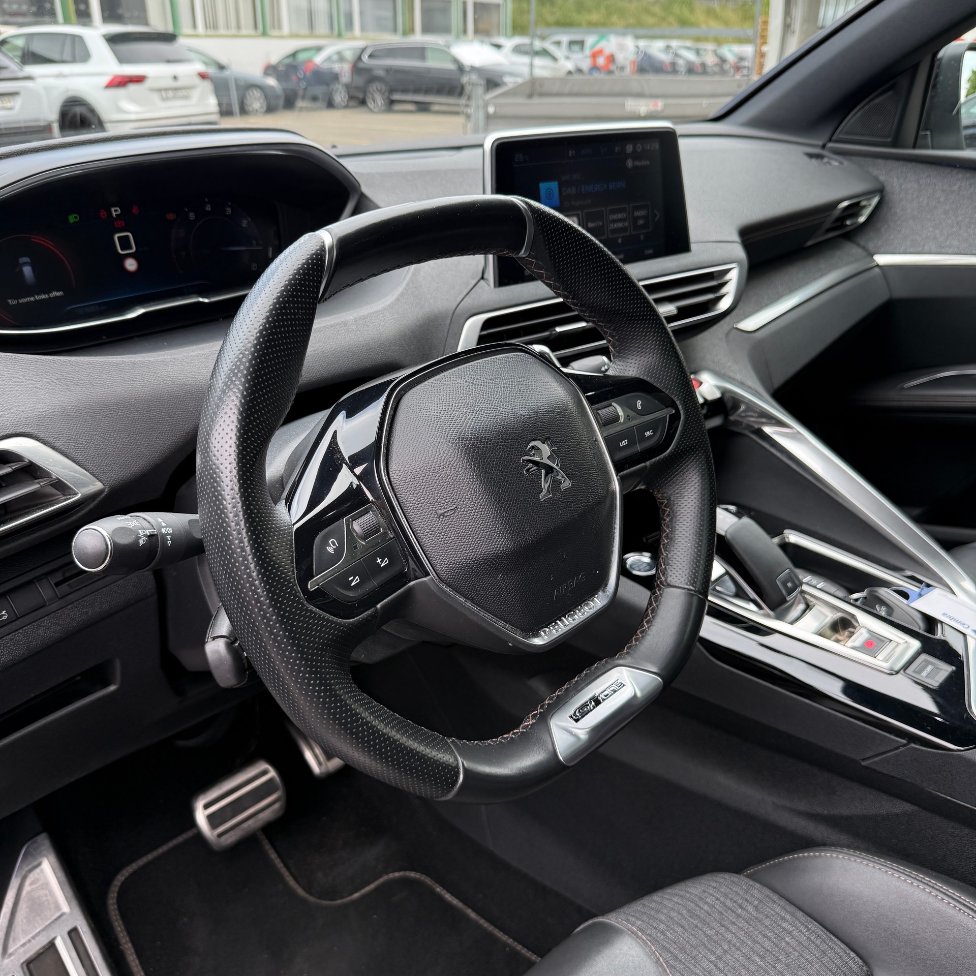 PEUGEOT 5008 1.6Pure Tech GT Line EAT8-image-9