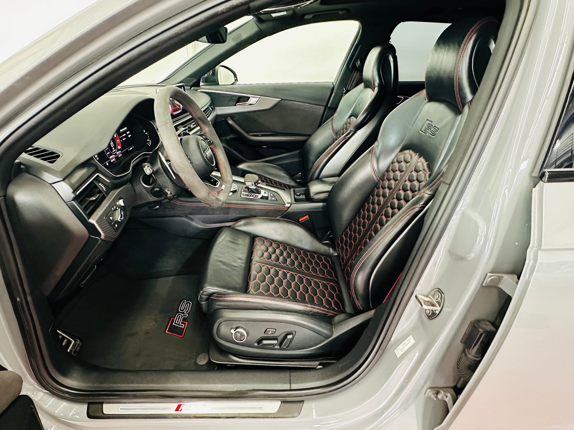 AUDI RS4 Avant 2.9 TFSI quattro tiptronic Nardo Grey-image-8