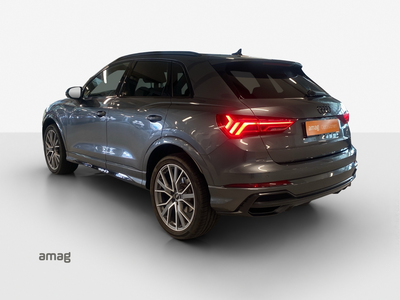 AUDI Q3 35 TFSI S line Attraction S-tronic-showroom-element-2