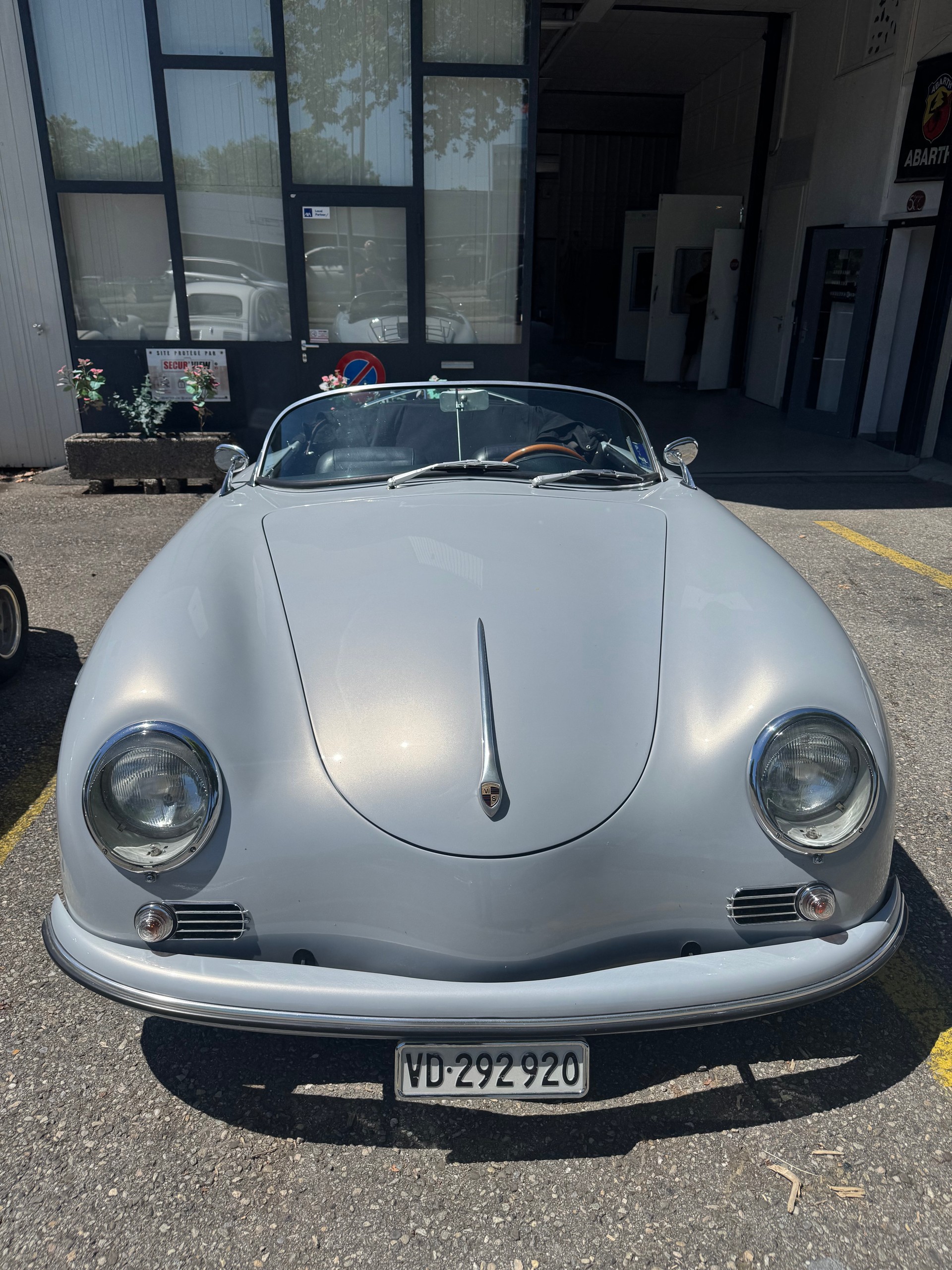 PORSCHE REPLICA-showroom-element-1