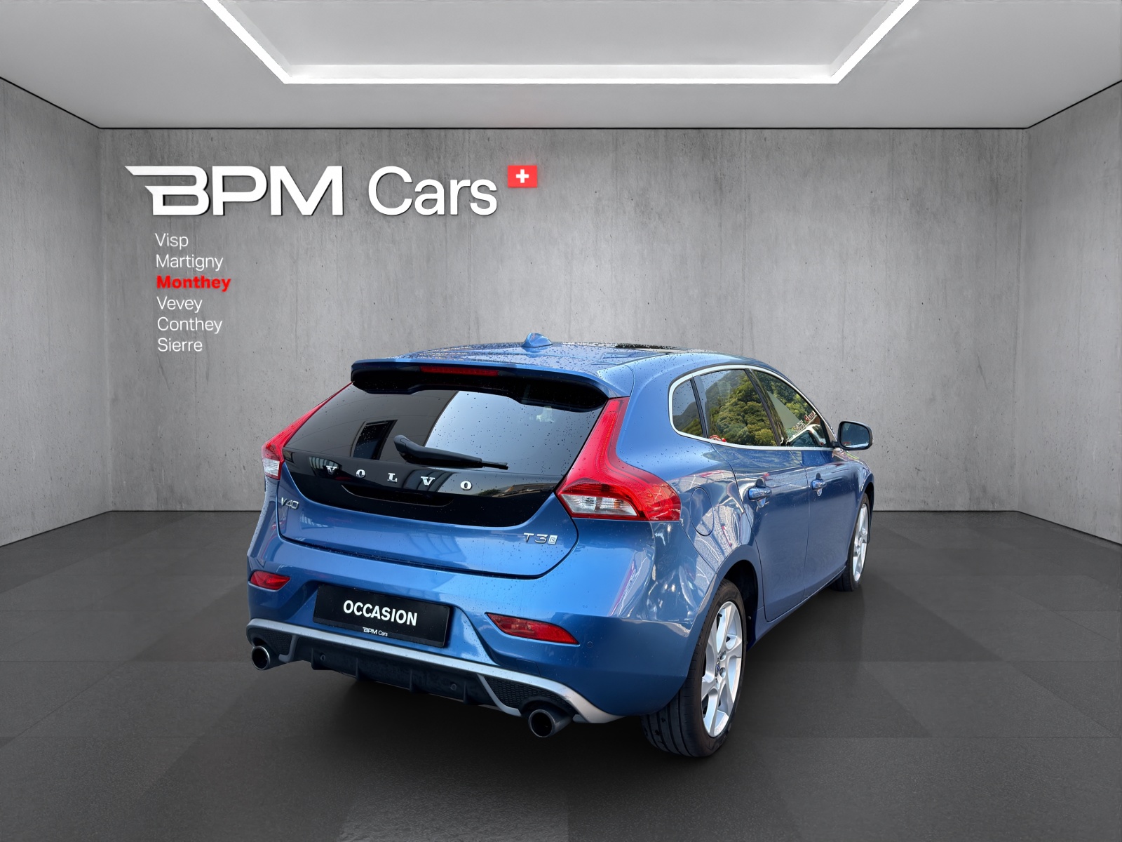 VOLVO V40 T3 Momentum R-Design-showroom-element-3