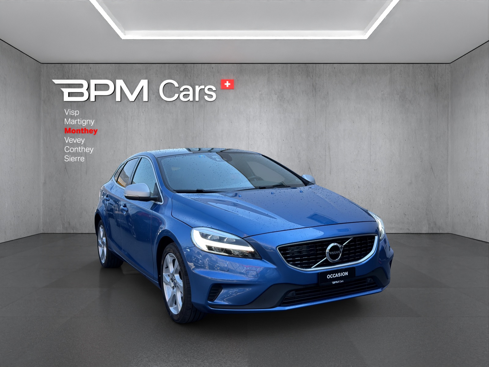VOLVO V40 T3 Momentum R-Design-showroom-element-2