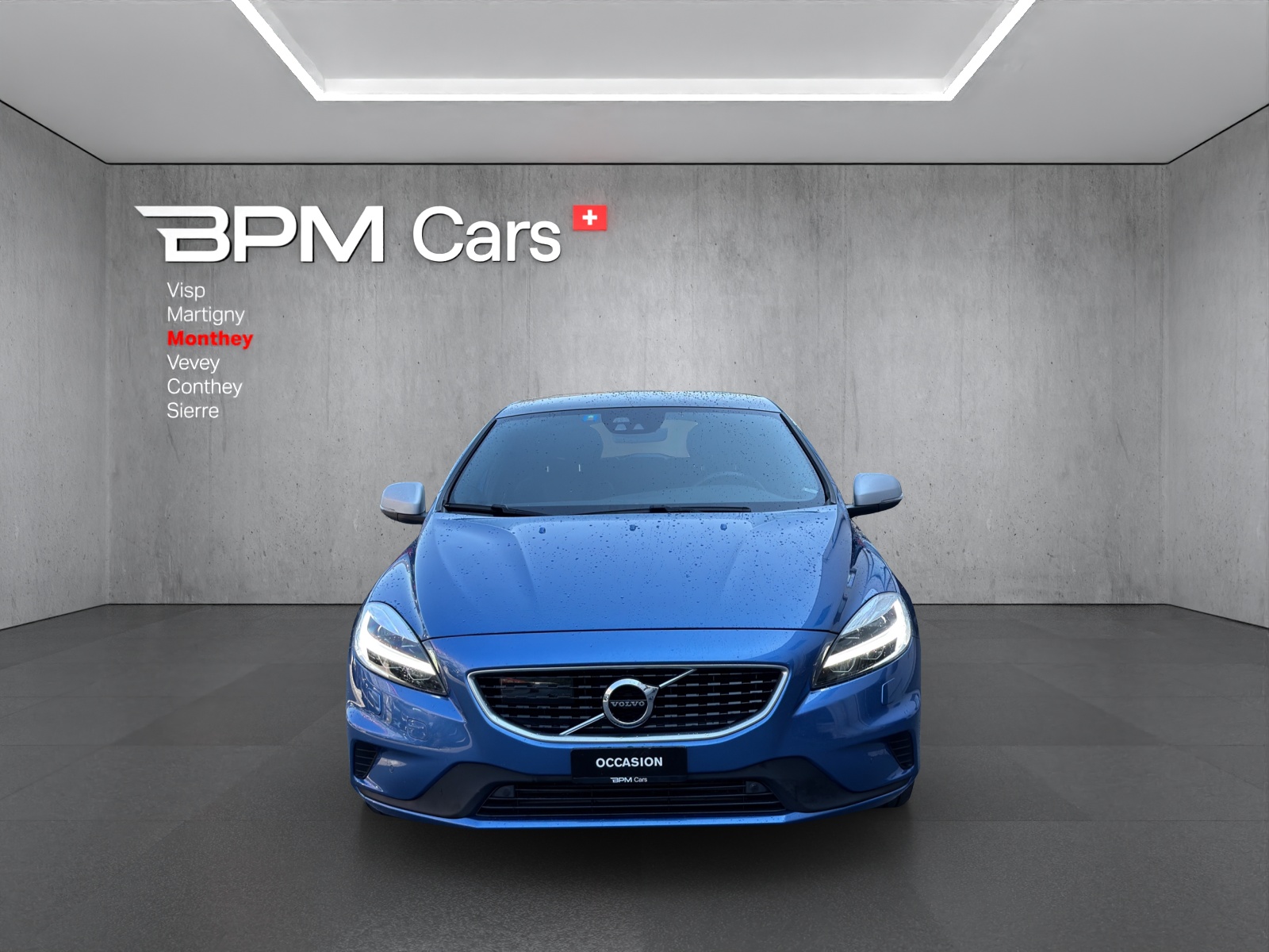 VOLVO V40 T3 Momentum R-Design-showroom-element-1
