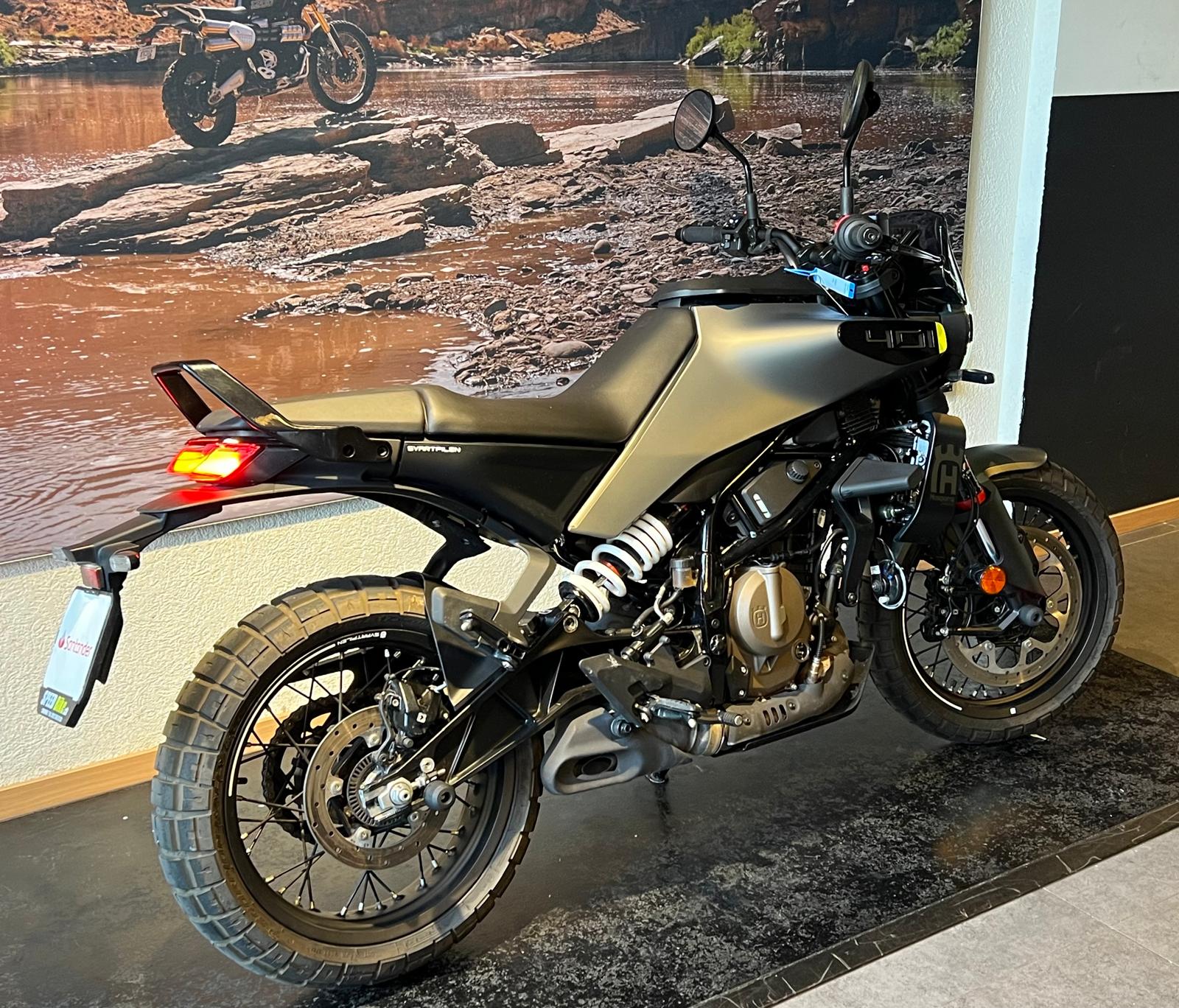 HUSQVARNA Svartpilen 401-image-5