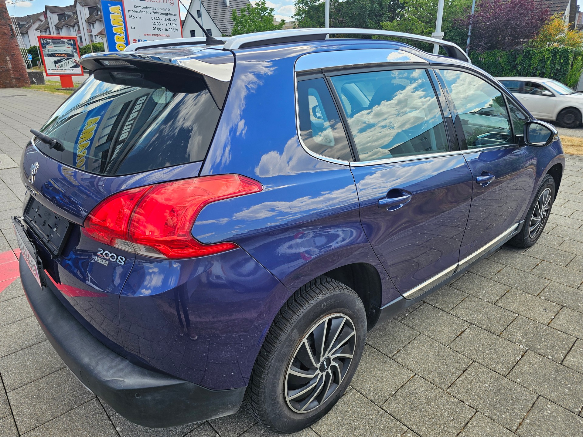 PEUGEOT 2008 1.2 VTI Style-image-4
