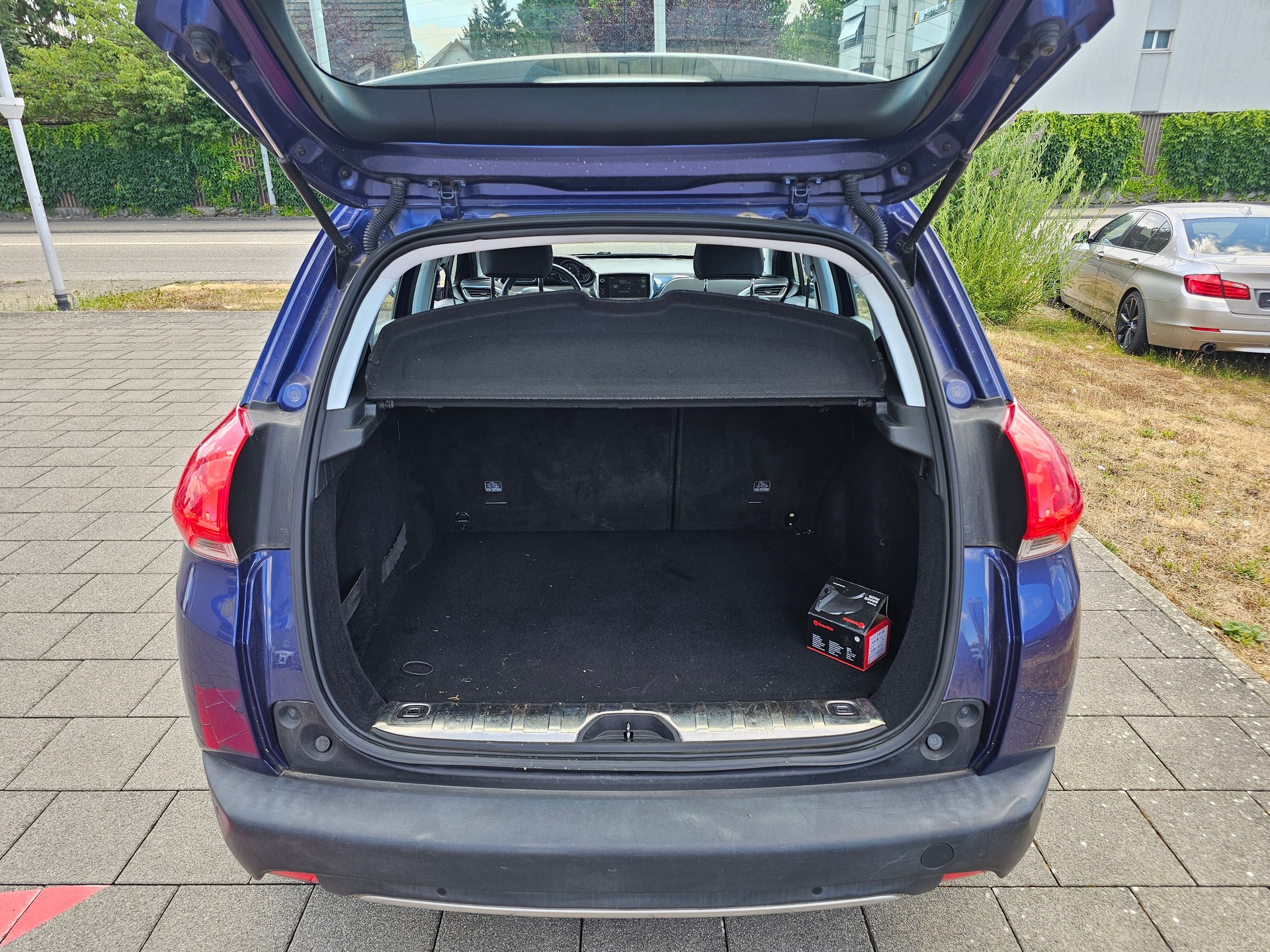 PEUGEOT 2008 1.2 VTI Style-image-6