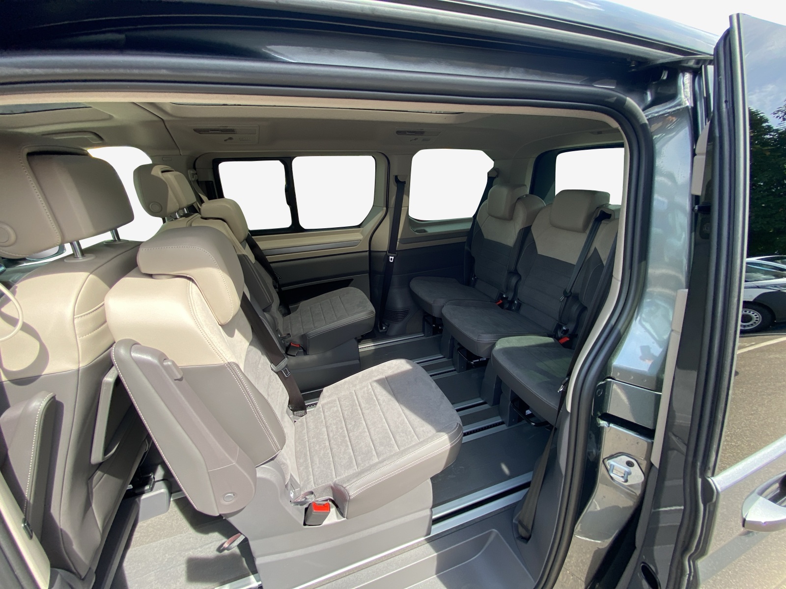 VW Multivan 1.5 eHybrid Life Edition 4Motion DSG-image-11