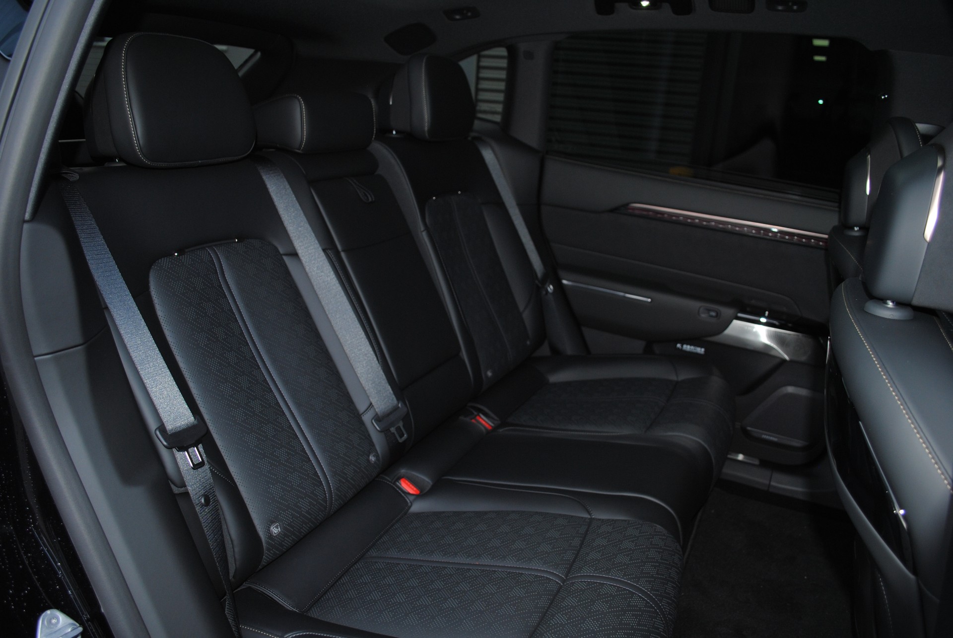 ZEEKR 7X 100kWh Privilege AWD-image-17
