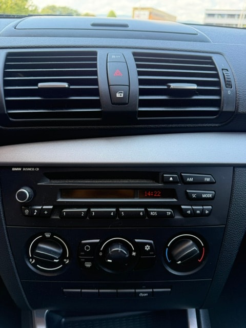 BMW 116i-image-8