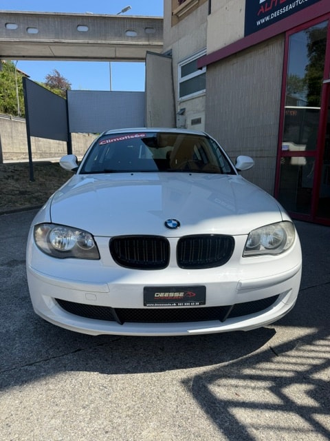 BMW 116i-showroom-element-1