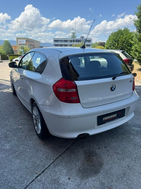 BMW 116i-showroom-element-3
