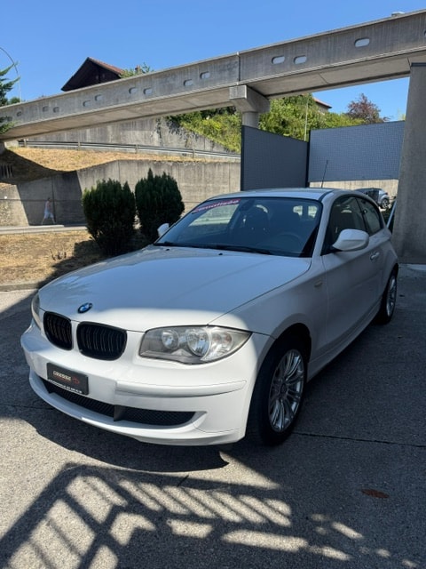 BMW 116i-showroom-element-2