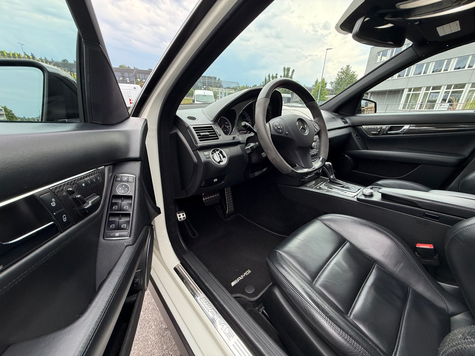 MERCEDES-BENZ C 63 AMG Avantgarde 7G-Tronic-image-8