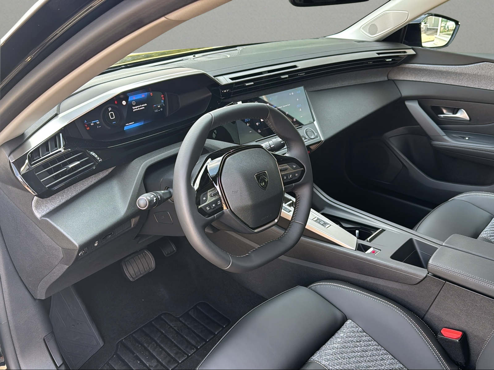 PEUGEOT 408 1.2 HEV 145 Allure-image-4
