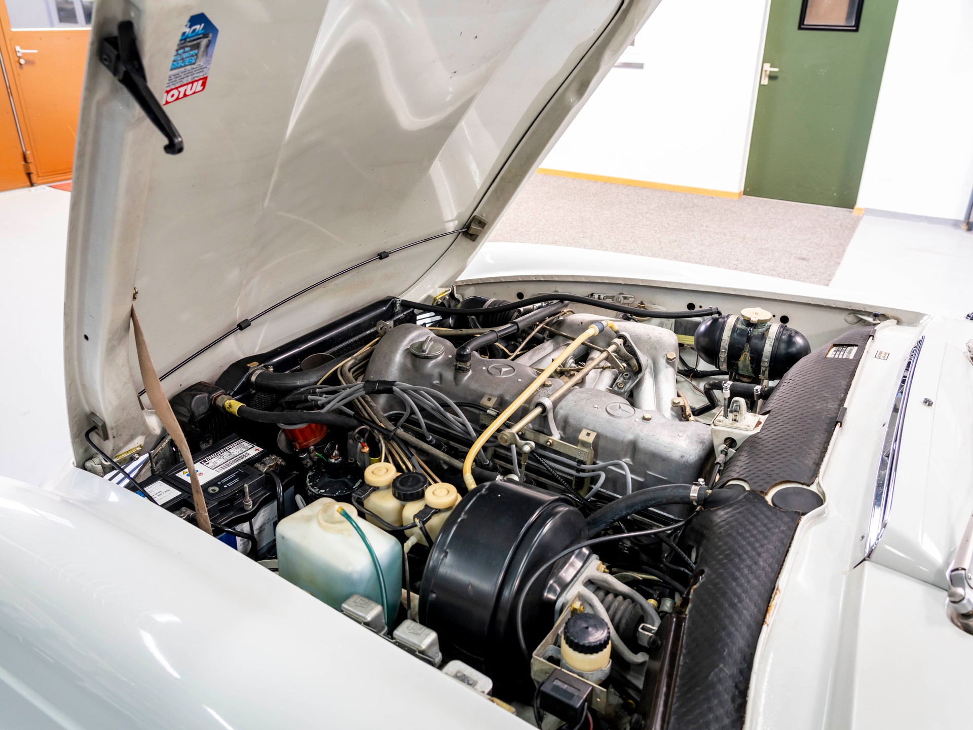 MERCEDES-BENZ SL 280 Pagode-image-16