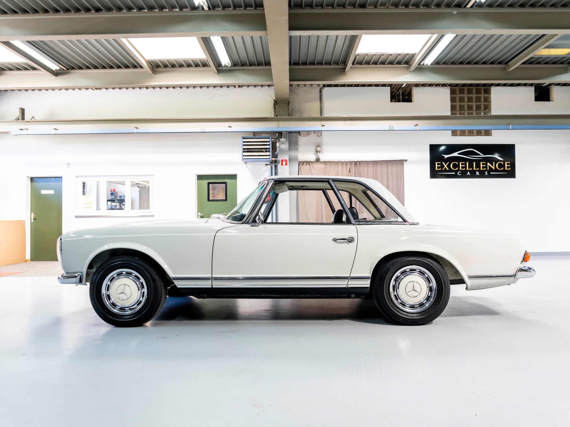 MERCEDES-BENZ SL 280 Pagode-showroom-element-3