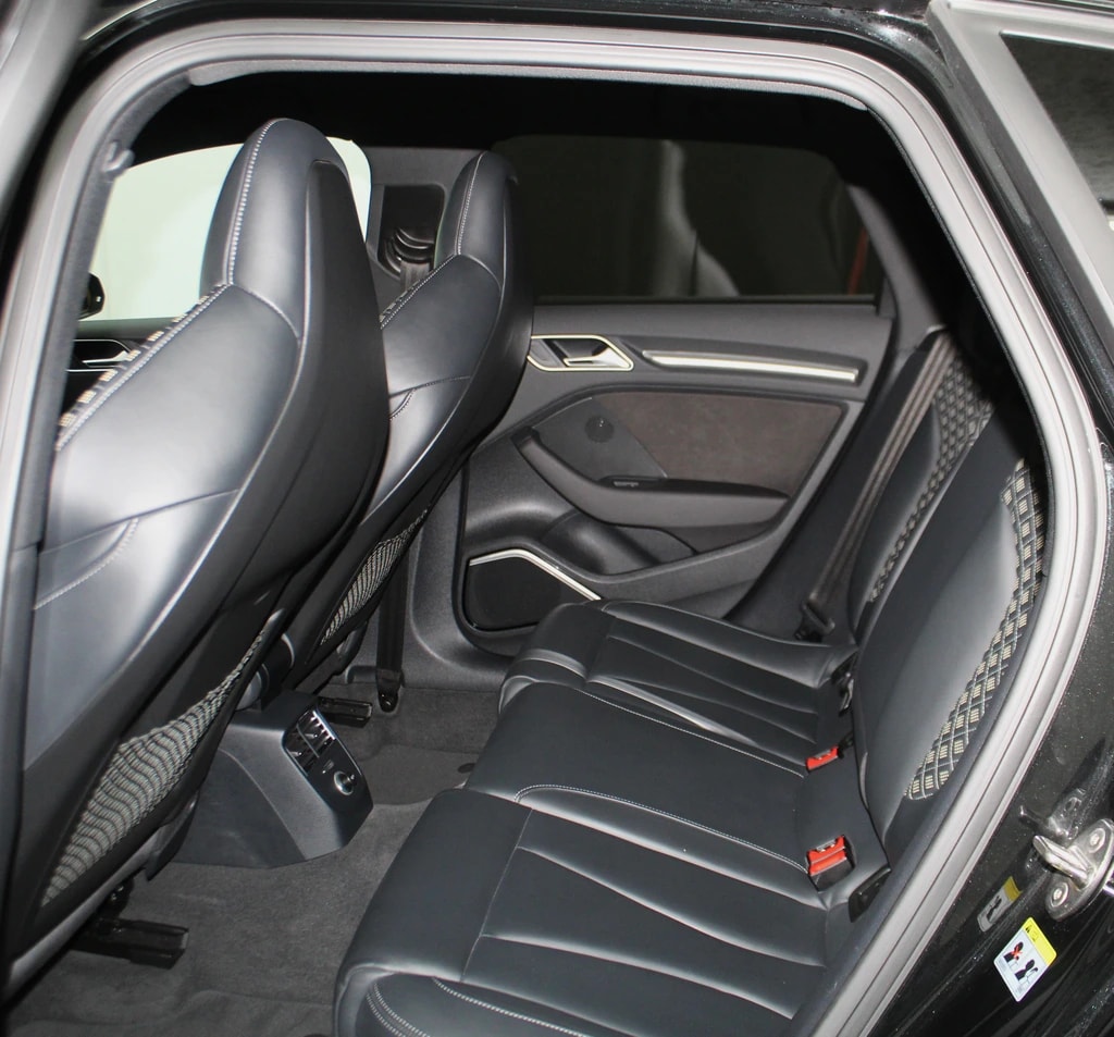 AUDI RS3 Sportback 2.5 TSI quattro S-tronic Black Edition/ Remus-Sportauspuff / Tiefergelegt H&R/ CH-Fahrzeug-image-9