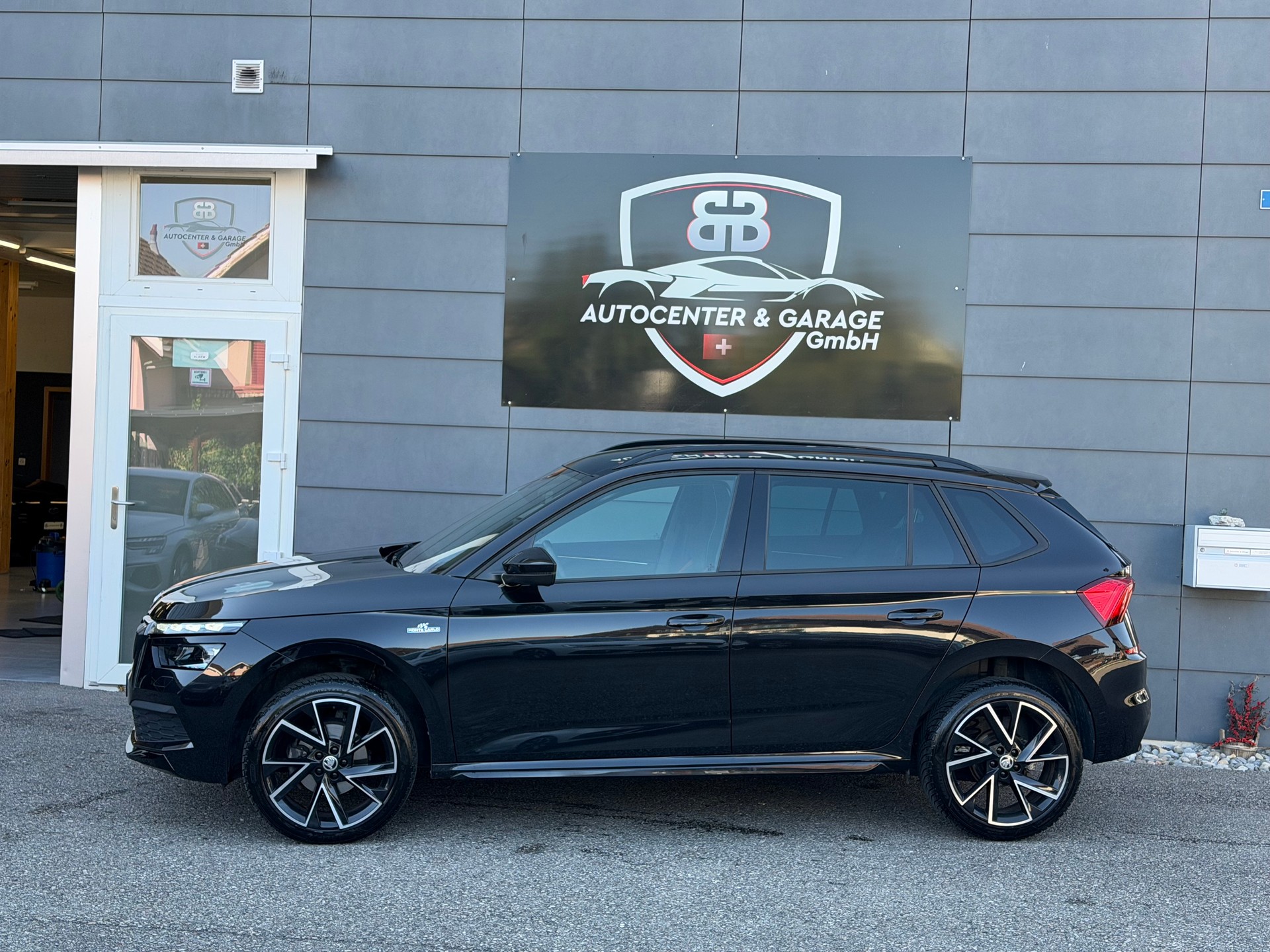 SKODA Kamiq 1.5 TSI ACT Monte Carlo DSG-showroom-element-3