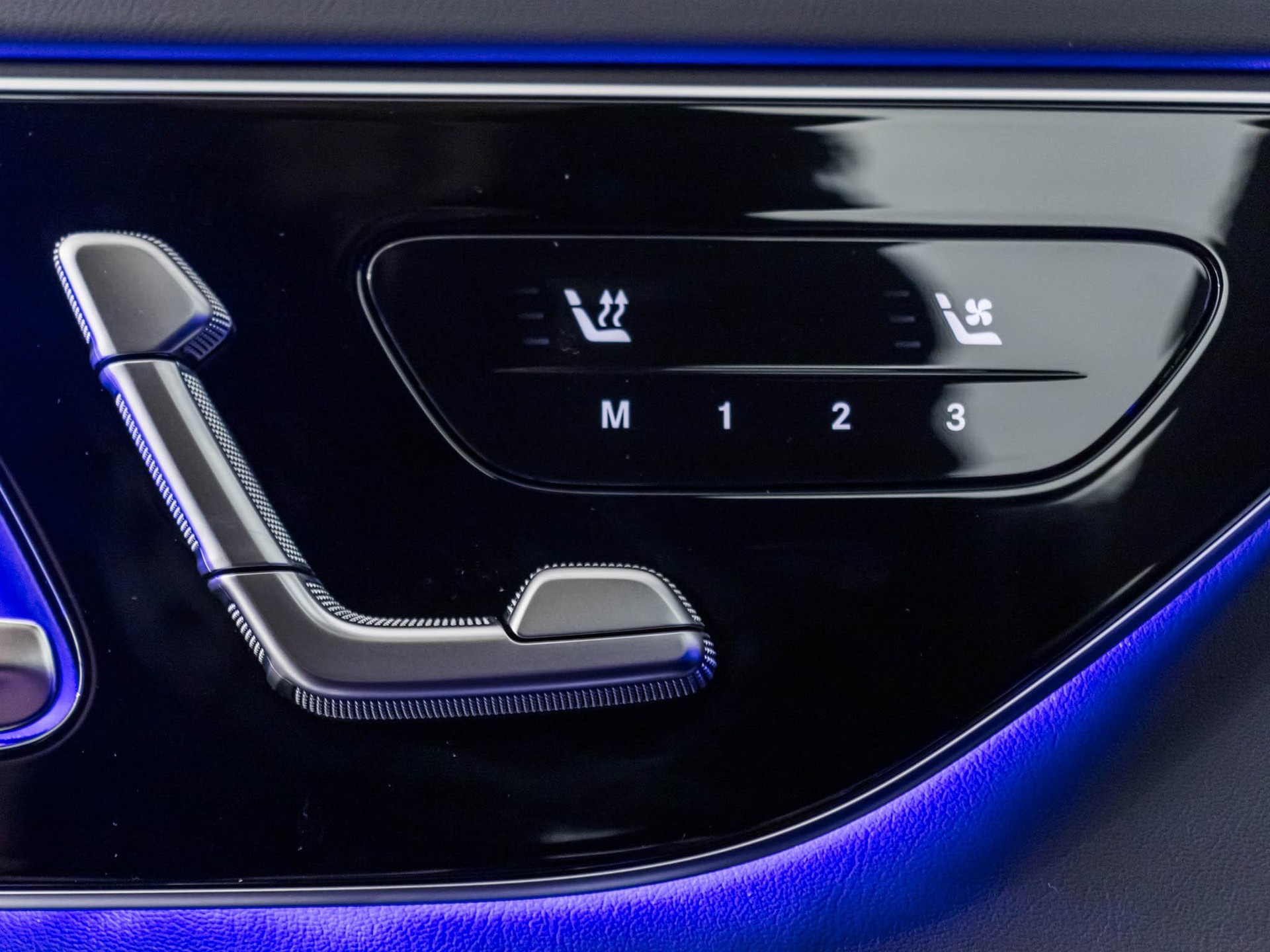 MERCEDES-BENZ C 300 4MATIC T-Modell-image-11