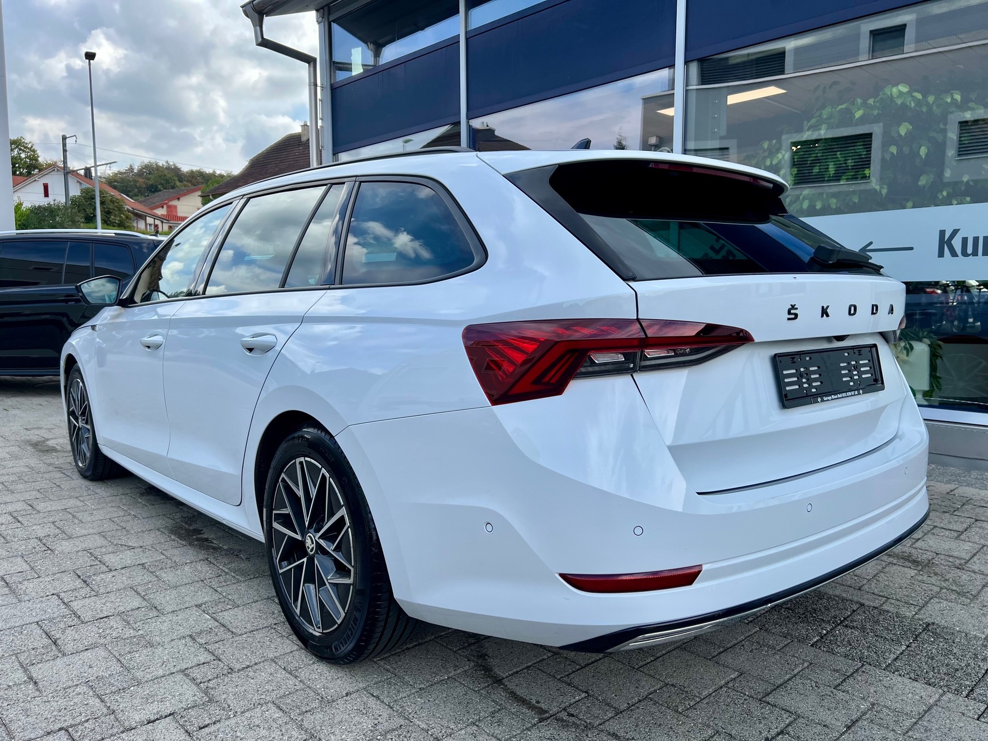 SKODA Octavia Combi 2.0 TDI DSG SportLine 4x4-image-5